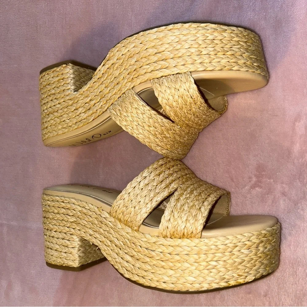 Wild Pair Niftyy woven espadrille beige heeled wedge size 8.5 open toe